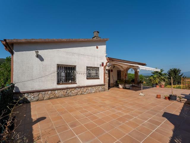 Chalet en venta en Maçanet de la Selva, Montbarbat. Casa independiente con una espectacular parcela de 884 m² en Montbarbat. Chalets Maçanet de la.