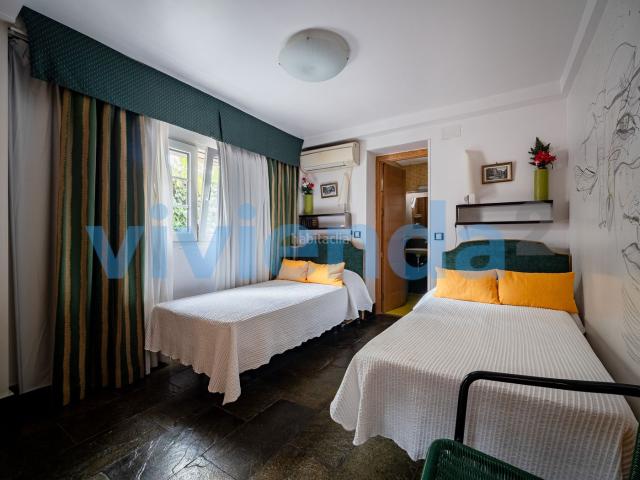 Chalet en venta en Madrid, Canillas. Chalet adosado en Canillas, 176 m2, 8 dormitorios, 7 baxF1os, 949.000 euros. Chalets.
