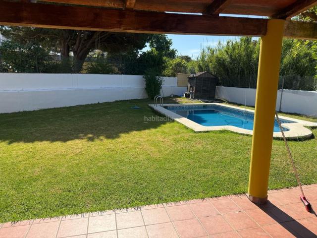 Chalet en venta en Madrid, Cortes Huertas. CHALET INDEPENDIENTE EN LOS PINOS. Chalets.
