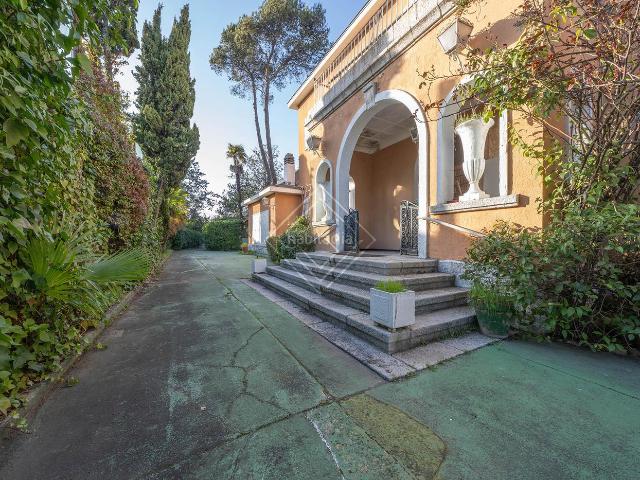 Chalet en venta en Madrid, La Florida El Plantío. Chalets.