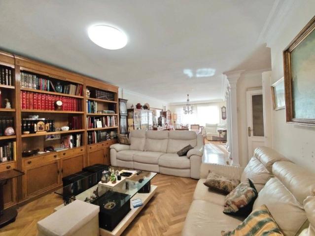 Chalet en venta en Madrid, Palomas. Casa adosada en venta en Madrid Madrid. Chalets.