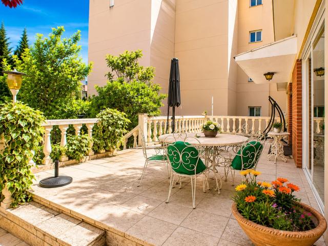 Chalet en venta en Madrid, San Pascual. CHALET CON EXCELENTE UBICACIÓN!. Chalets.