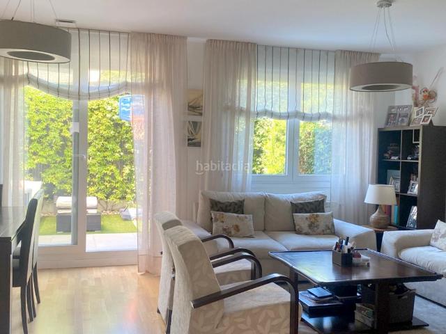 Chalet en venta en Madrid, Valdezarza. AKASA vende ESPECTACULAR chalet con 5 dormitorios y 4 cuartos de baño. Mejor que a estrenar!. Chalets.