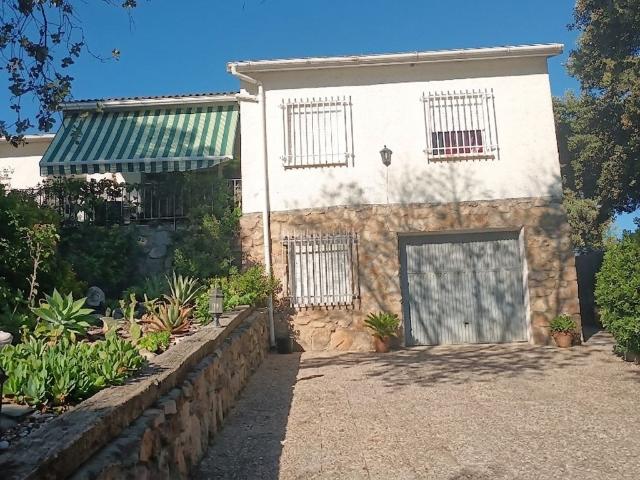 Chalet en venta en Maello. Chalets.