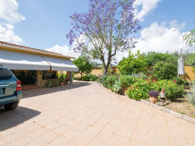 Chalet en venta en Mairena del Aljarafe, Nuevo Bulevar. Espectacular Chalet con viviendas independientes. Chalets Mairena del.