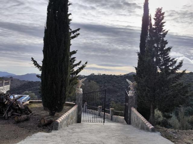 Chalet en venta en Málaga, Olías. Hermosa casa nueva con vistas increíbles en Parque Natural Colmenar. Chalets.