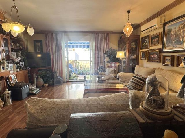 Chalet en venta en Málaga, Camino de Antequera. Chalet pareado en Calle Castilla. Chalets.
