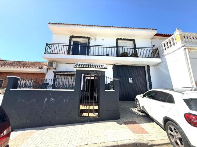 Chalet en venta en Málaga, Campanillas. Chalet con garaje para varios coches, terrazas y grandes espacios. Chalets.
