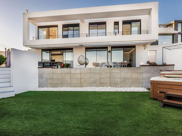 Chalet en venta en Málaga, Cerrado de Calderón Hacienda Paredes. Contemporary Family Villa with Sea ViewsDiscover. Chalets.