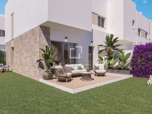 Chalet en venta en Málaga, Churriana El Pizarrillo La Noria Guadalsol. Casa villa de obra nueva de 4 dormitorios con 34m de jardín en venta en malagaoeste. Chalets.