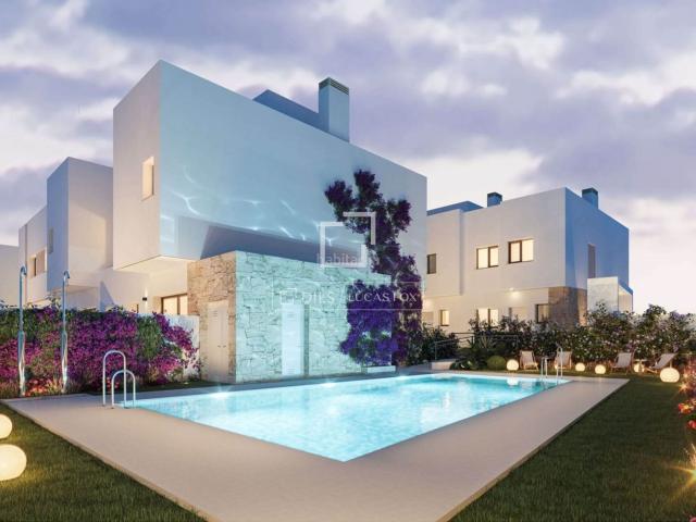 Chalet en venta en Málaga, Churriana El Pizarrillo La Noria Guadalsol. Casa villa de obra nueva de 4 dormitorios con 35m de jardín en venta en malagaoeste. Chalets.