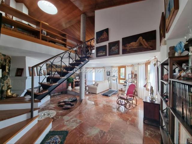 Chalet en venta en Málaga, Cortijo de Maza Finca Monsalvez El Olivar. Venta de villa con cuatro dormitorios en Torremolinos, Málaga, Costa del Sol. Chalets.