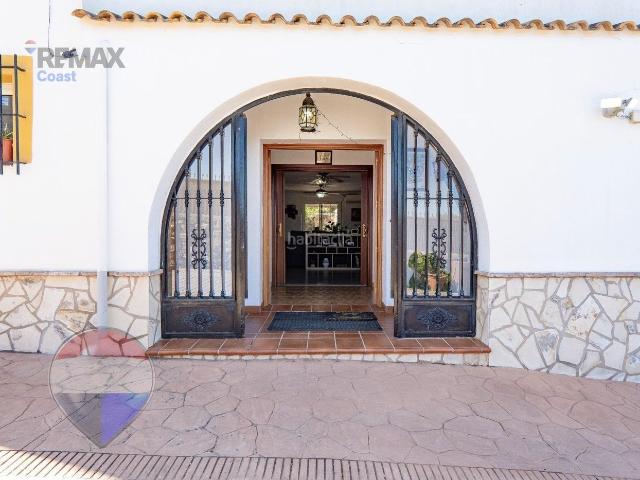 Chalet en venta en Málaga, Cortijo de Maza Finca Monsalvez El Olivar. Villa independiente con vistas a la bahía de Málaga, piscina privada y 5.000 m2 de parcela. Chalets.