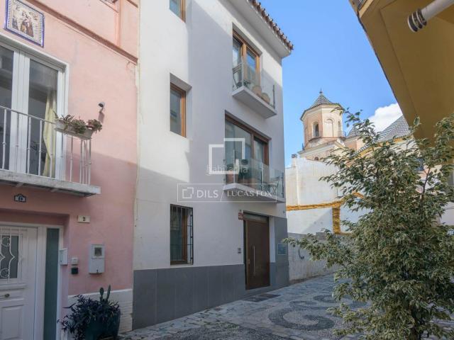 Chalet en venta en Málaga, La Goleta San Felipe Neri. Casa independiente de 3 dormitorios con piscina en venta en el centro histórico de Málaga. Chalets.