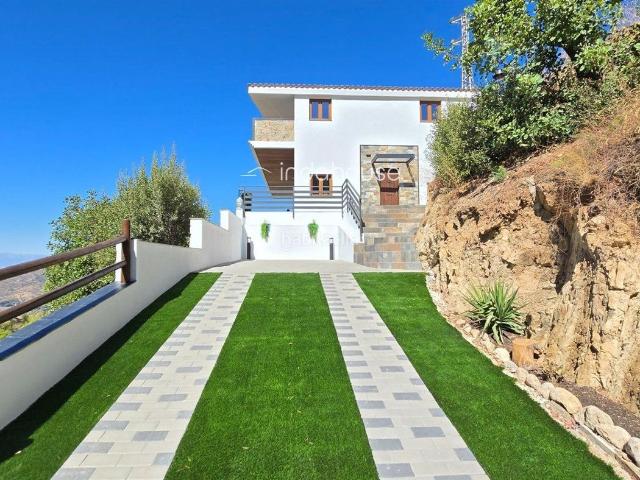 Chalet en venta en Málaga, Limonar. Villa exclusiva en la reserva natural de Los Montes de Málaga vistas incomparables y a estrenar. Chalets.