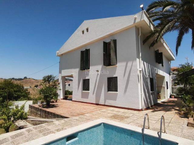 Chalet en venta en Málaga, Puertosol. Chalet en Puerto Sol con 800m2 de parcela y piscina privada. Chalets.