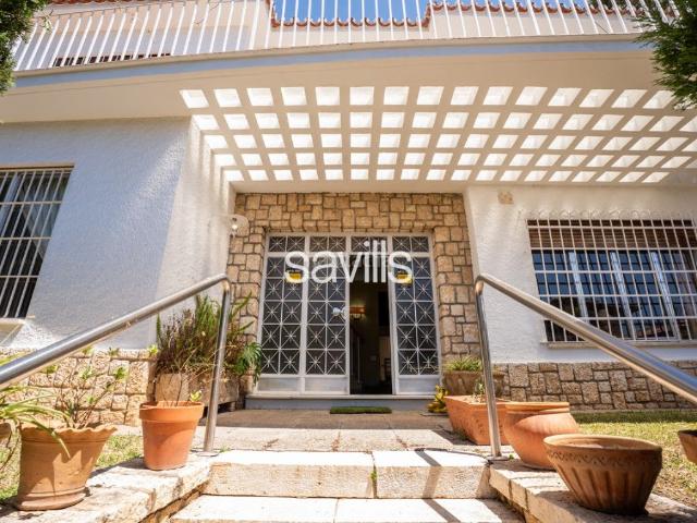 Chalet en venta en Málaga, Pedregalejo Morlaco. Savills presenta este Chalet independiente con jardín y piscina privada en Pedregalejo, a escasos metros del mar, ideal para quien. Chalets.