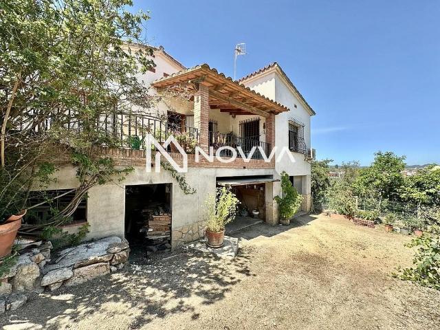 Chalet en venta en Malgrat de Mar, de 226 m² 4 habitaciones por 360.000