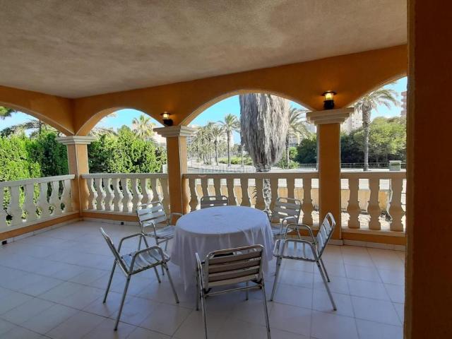 Chalet en venta en Manga del Mar Menor La, Veneziola. Fantástico chalet independiente con embarcadero propio en La Manga del Mar Menor. Chalets Manga del Mar Menor.