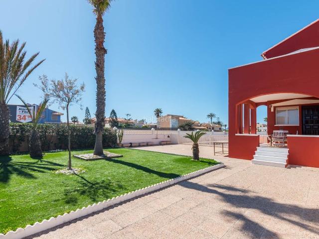 Chalet en venta en Manga del Mar Menor La, Playa del Galán. CHALET EN LA MANGA CON PISCINA. Chalets Manga del Mar Menor.
