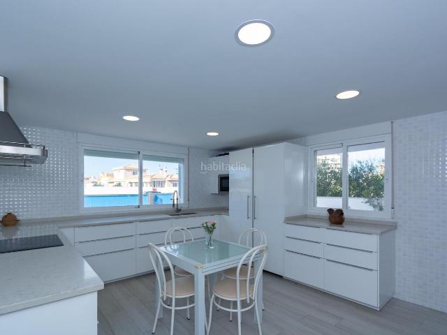 Chalet en venta en Manga del Mar Menor La, Playa del Galán. LUJO Y RENTABILIDAD! Chalet Boutique de 6 Suites junto al Mediterráneo. Chalets Manga del Mar Menor.