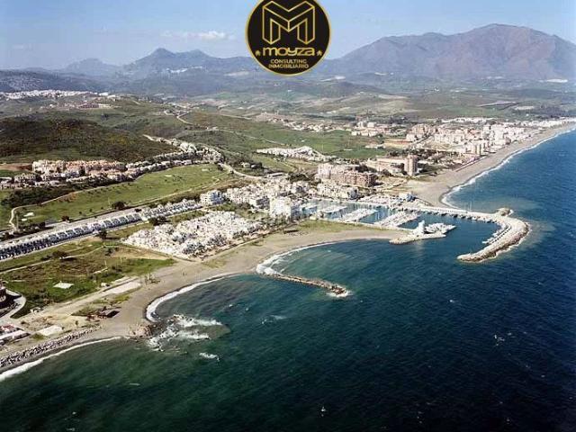 Chalet en venta en Manilva, El Castillo. Villa en venta en La duquesa, 3 dormitorios. Chalets.