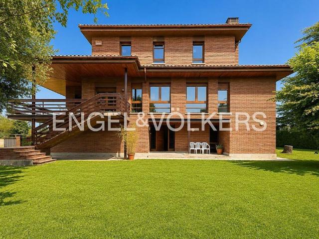 Chalet en venta en Manlleu, de 312 m² 6 habitaciones por 460.000