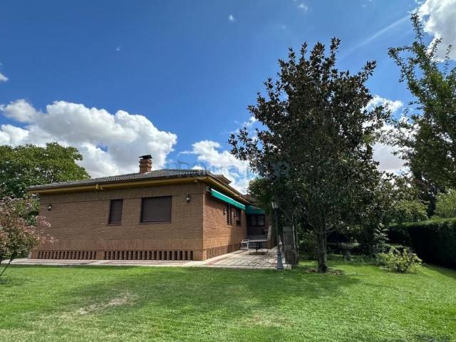 Chalet en venta en Mansilla de las Mulas. Chalets Mansilla de las.