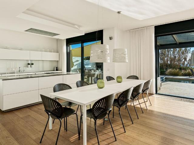 Chalet en venta en Marbella, Costabella. Spectacular Beachfront Designer Villa in Marbella. Chalets.