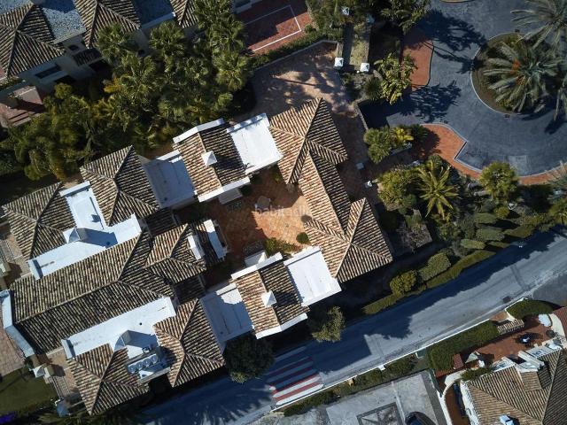 Chalet en venta en Marbella, Nagüeles Alto. Chalets.