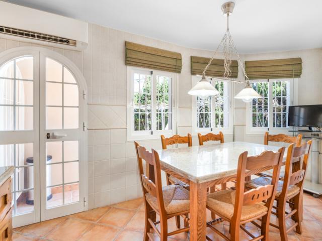 Chalet en venta en Marbella, Guadalmina Alta. OPORTUNIDAD DE INVERSIÓN Villa en Venta en Guadalmina Alta. Chalets.