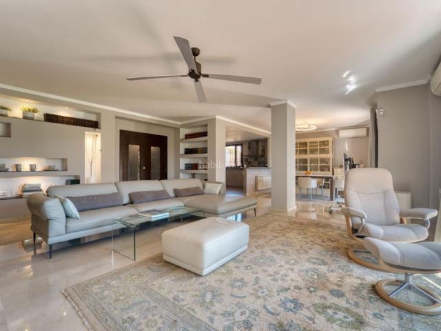 Chalet en venta en Marbella, Guadalmina Alta. ¡Descubre esta impresionante villa familiar en Guadalmina Alta, Marbella!. Chalets.