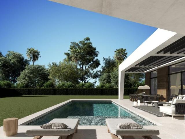 Chalet en venta en Marbella, Guadalmina Baja. Vive el lujo y la exclusividad en esta villa sobre plano en Guadalmina. Chalets.