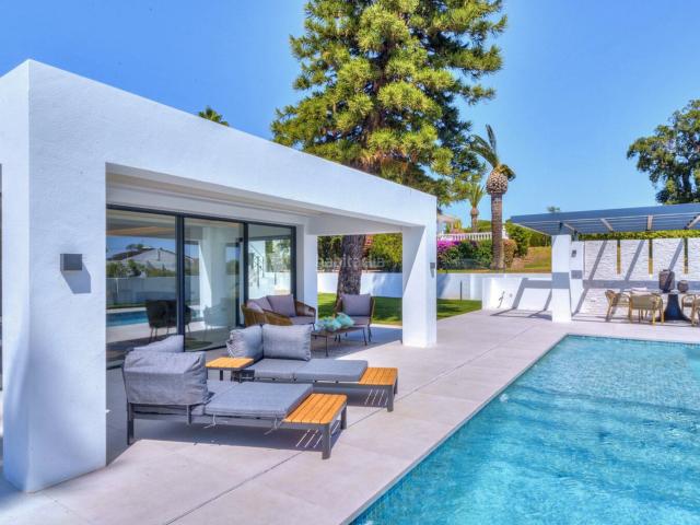 Chalet en venta en Marbella, Elviria. Increible Villa totalmente renovada en Elviria. Chalets.