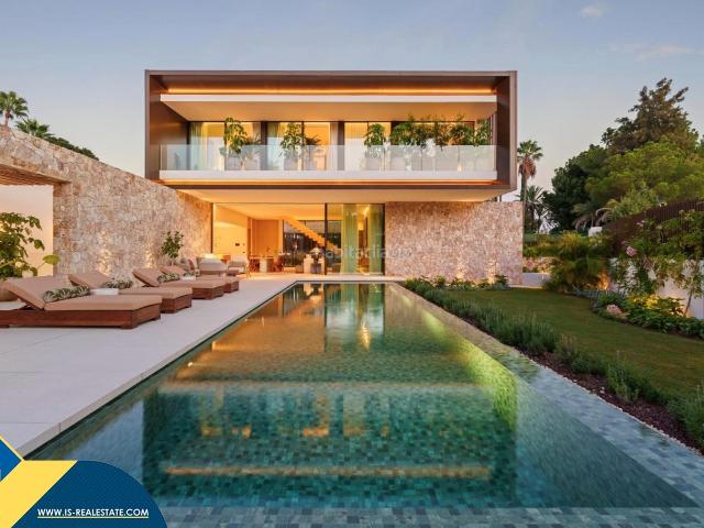 Chalet en venta en Marbella, Lomas de Marbella Club. Villa con piscina privada, en la provincia de Málaga, en la ciudad de Marbella, en la zona de la Milla de Oro. 5 habitaciones 69. Chalets.