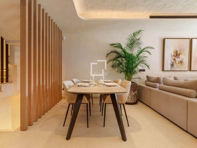 Chalet en venta en Marbella, Lomas de Marbella Club. Elegante Casa Adosada Reformada de 4 Dormitorios en la Milla de Oro de Marbella. Chalets.
