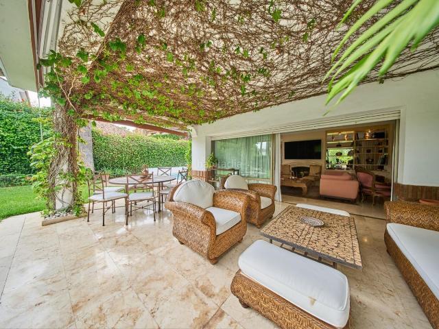 Chalet en venta en Marbella, Los Monteros. CHALET EN LOS MONTEROS MARBELLA. Chalets.