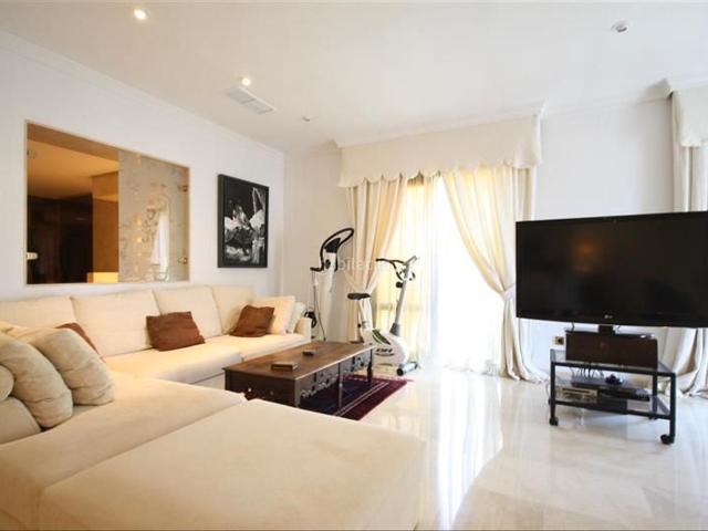Chalet en venta en Marbella, Los Monteros. Descubra el Lujo y la Privacidad en Los Monteros, Marbella Este. Chalets.