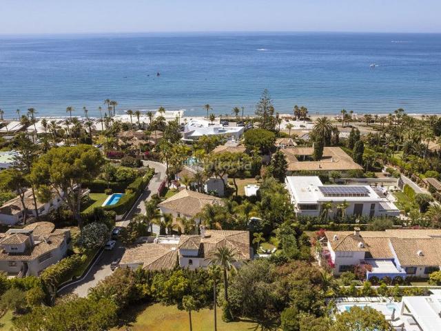 Chalet en venta en Marbella, Los Monteros. Villa Aislada de 5 dormitorios en Los Monteros. Chalets.