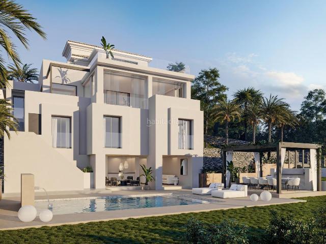 Chalet en venta en Marbella, Los Naranjos. Moderna villa de 6 dormitorios y 6 baños con vistas a la Montaña. Nueva Andalucía, Marbella. Chalets.