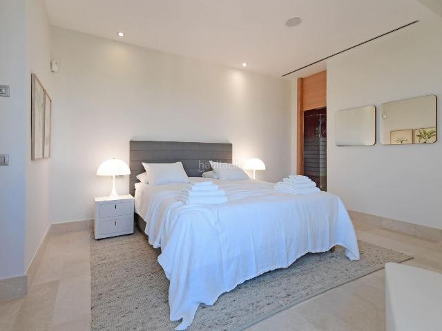 Chalet en venta en Marbella, Los Naranjos. An Architectural Sanctuary in the Heart of Nueva Andalucía. Chalets.