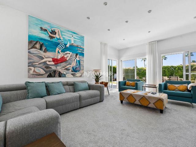 Chalet en venta en Marbella, Los Naranjos. Exclusiva Villa Familiar con Piscina Privada en Marbella Country Club, Nueva Andalucía. Chalets.
