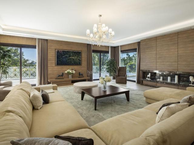 Chalet en venta en Marbella, Los Naranjos. Villa de Lujo en Nueva Andalucía VILLA AURA. Chalets.