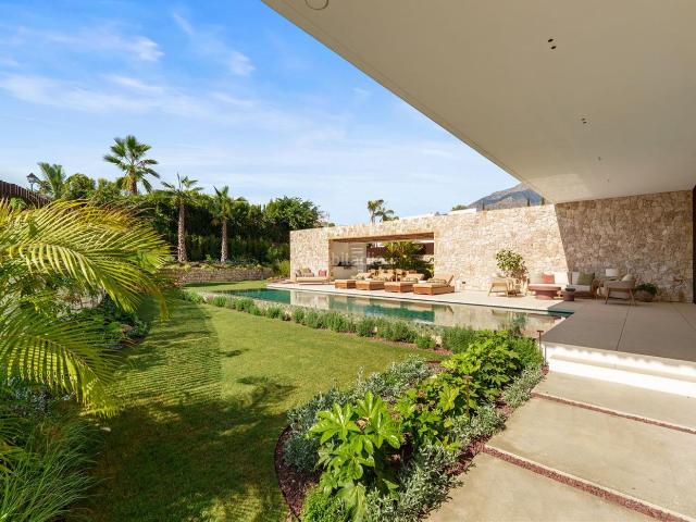 Chalet en venta en Marbella, La Carolina Guadalpín. Chalets.