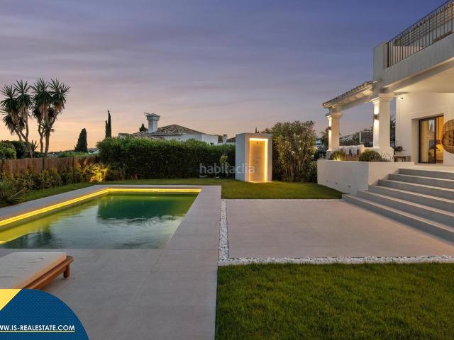 Chalet en venta en Marbella, La Dama de Noche La Alzambra. Villa con piscina privada, en la provincia de Málaga, en Marbella, en la zona de Nueva Andalucía. 5 habitaciones 508 m² 4 kiló. Chalets.