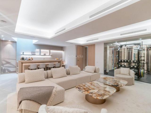 Chalet en venta en Marbella, Las Brisas. Tu Villa en el Corazón de Marbella. Chalets.