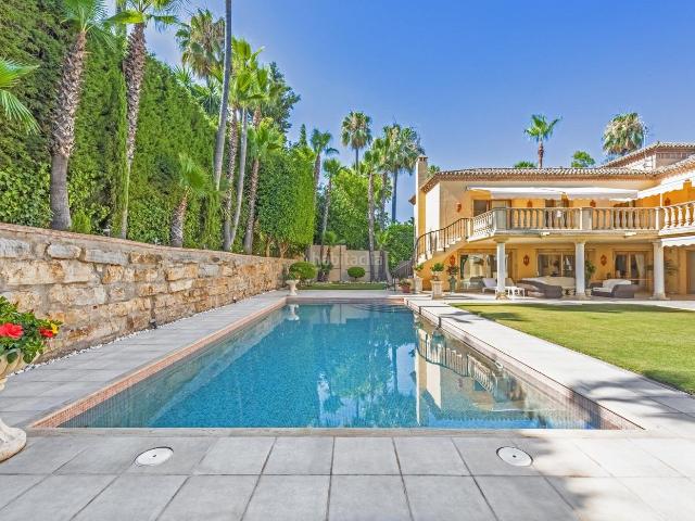 Chalet en venta en Marbella, Las Brisas. Villa en Las Brisas, Nueva Andalucía. Chalets.