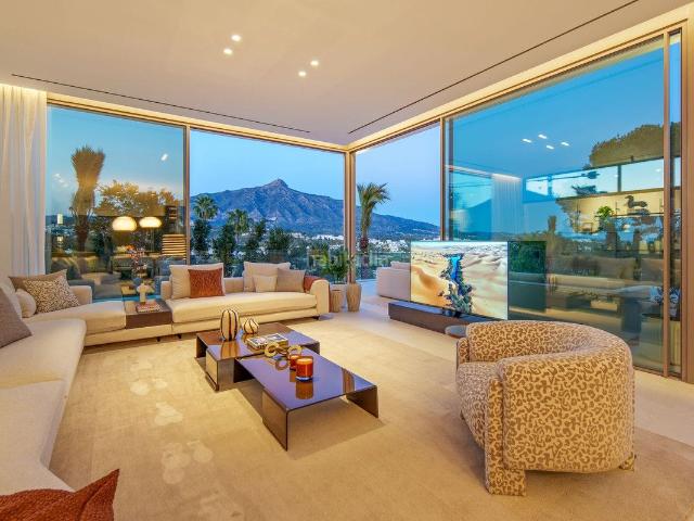 Chalet en venta en Marbella, Las Brisas. Chalets.