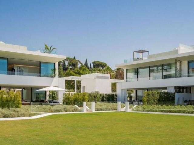 Chalet en venta en Marbella, Las Lomas de Río Verde. Chalets.