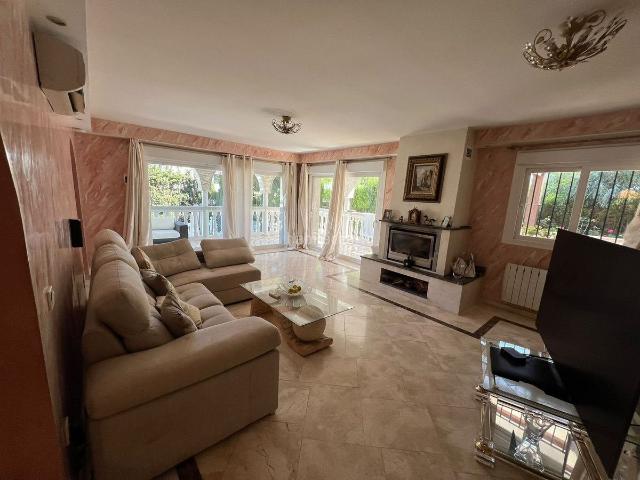 Chalet en venta en Marbella, Marbesa. Villa Aislada de 4 dormitorios en Marbesa. Chalets.